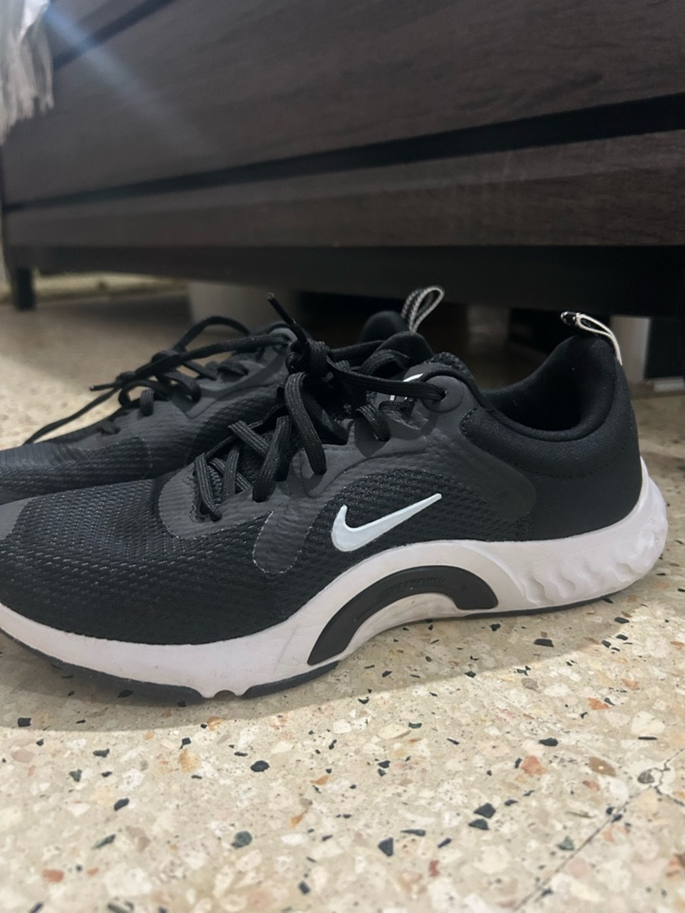 Nike Black & White Running Shoes - Swoosh Detail